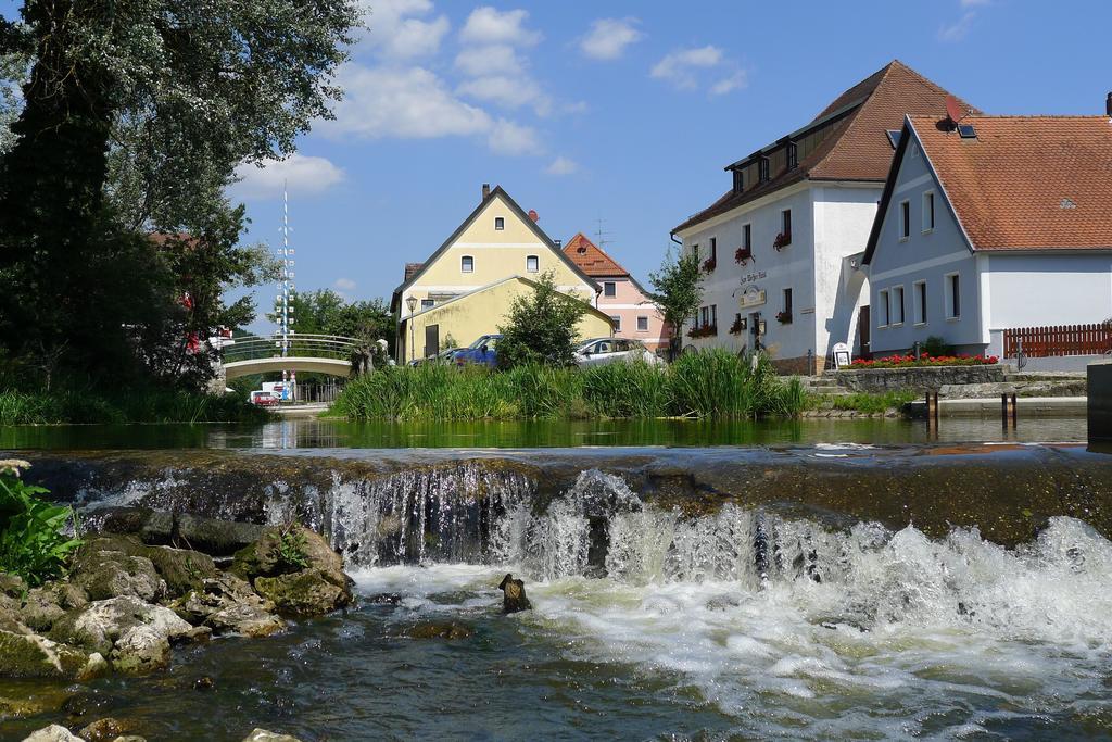 Zum Weissen Roessl Hotel Kallmuenz Exterior photo